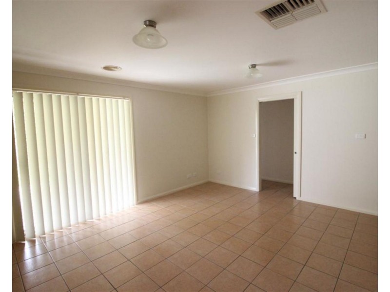 21 Barrima Drive, Glenfield Park NSW 2650