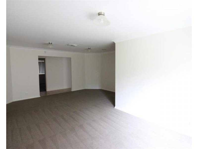 21 Barrima Drive, Glenfield Park NSW 2650