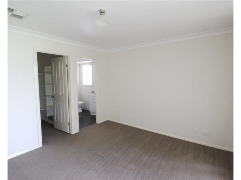 21 Barrima Drive, Glenfield Park NSW 2650