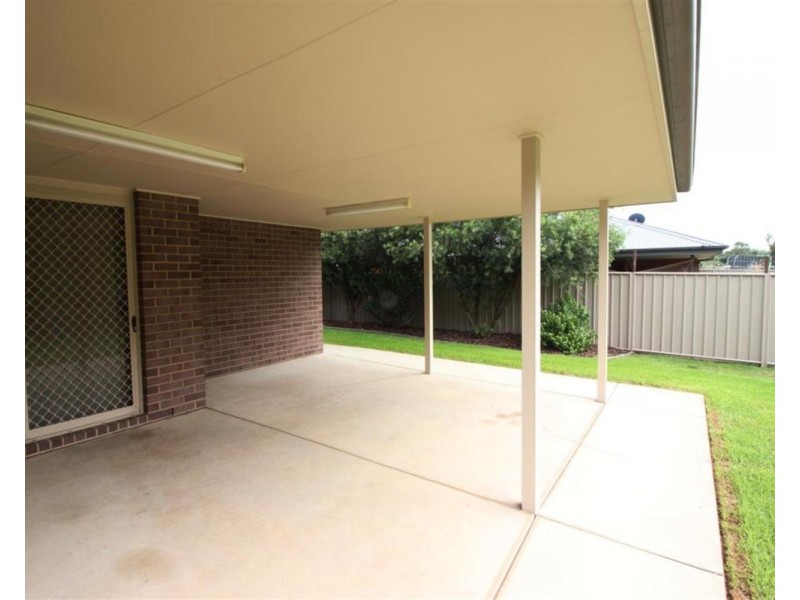 21 Barrima Drive, Glenfield Park NSW 2650