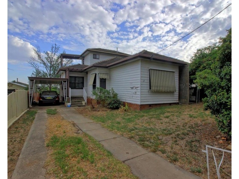 11 Fernleigh Road, Wagga Wagga NSW 2650