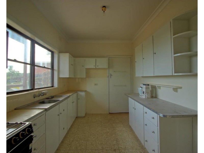 11 Fernleigh Road, Wagga Wagga NSW 2650