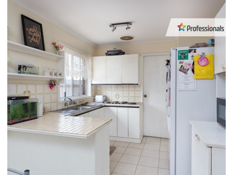 3 Naretha Street, Glenfield Park NSW 2650