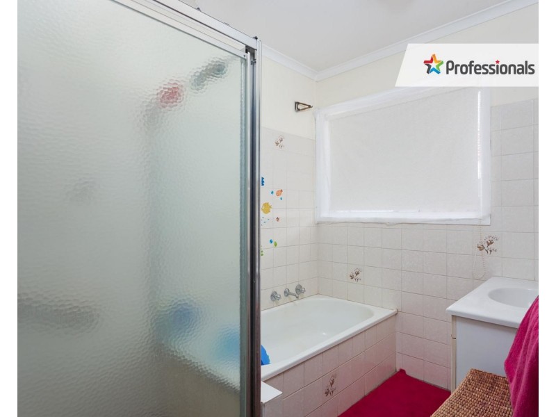 3 Naretha Street, Glenfield Park NSW 2650