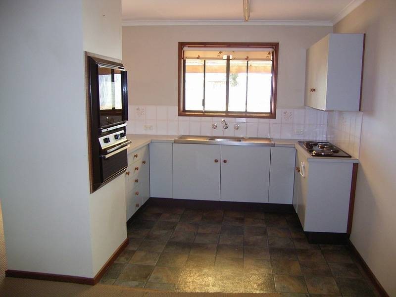 33 Allambie Way, Mount Austin NSW 2650