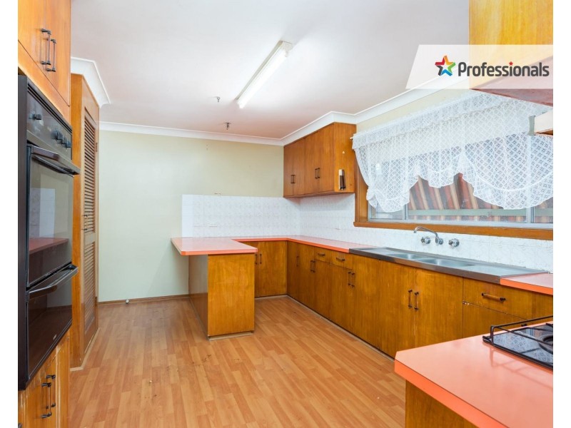 30  Geneva Crescent, Lake Albert NSW 2650
