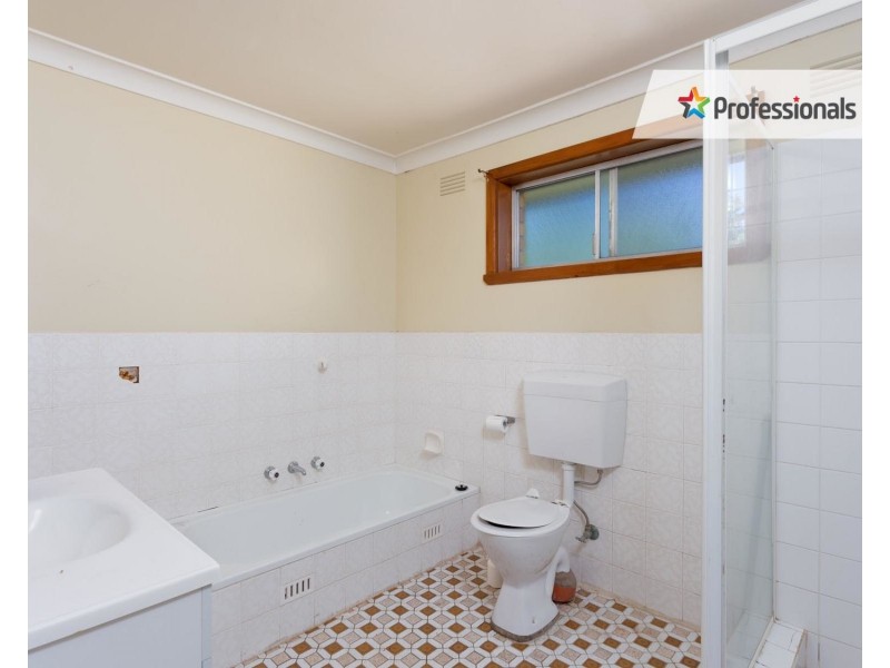 30  Geneva Crescent, Lake Albert NSW 2650