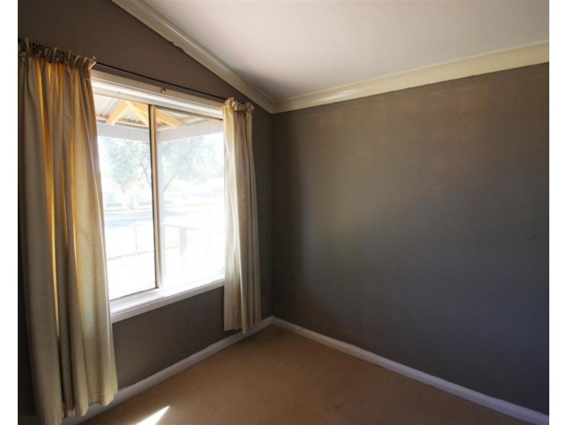 60 Urana Street, Turvey Park NSW 2650