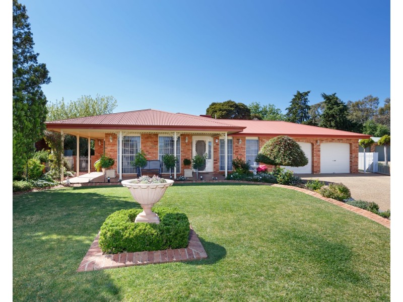 6 Nara Place, Glenfield Park NSW 2650