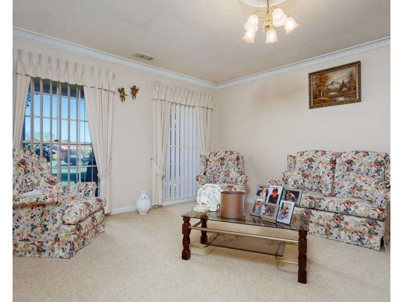 6 Nara Place, Glenfield Park NSW 2650
