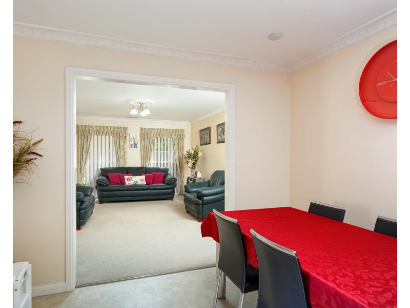 6 Nara Place, Glenfield Park NSW 2650