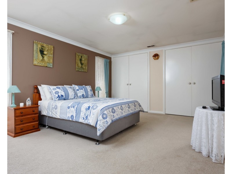6 Nara Place, Glenfield Park NSW 2650