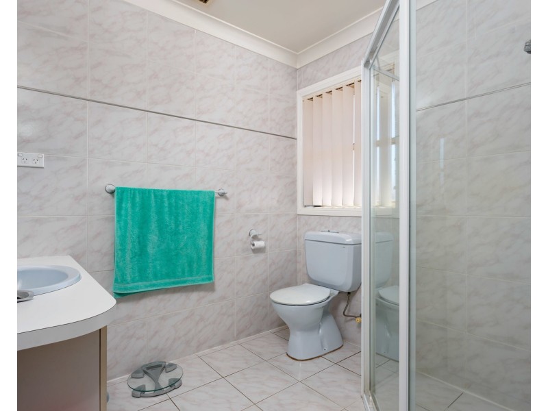 6 Nara Place, Glenfield Park NSW 2650