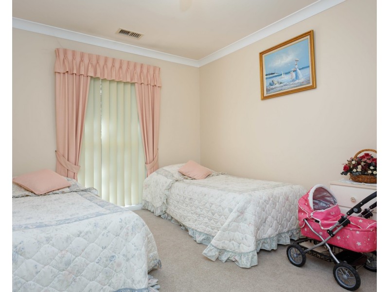 6 Nara Place, Glenfield Park NSW 2650