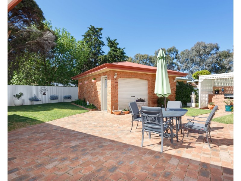 6 Nara Place, Glenfield Park NSW 2650