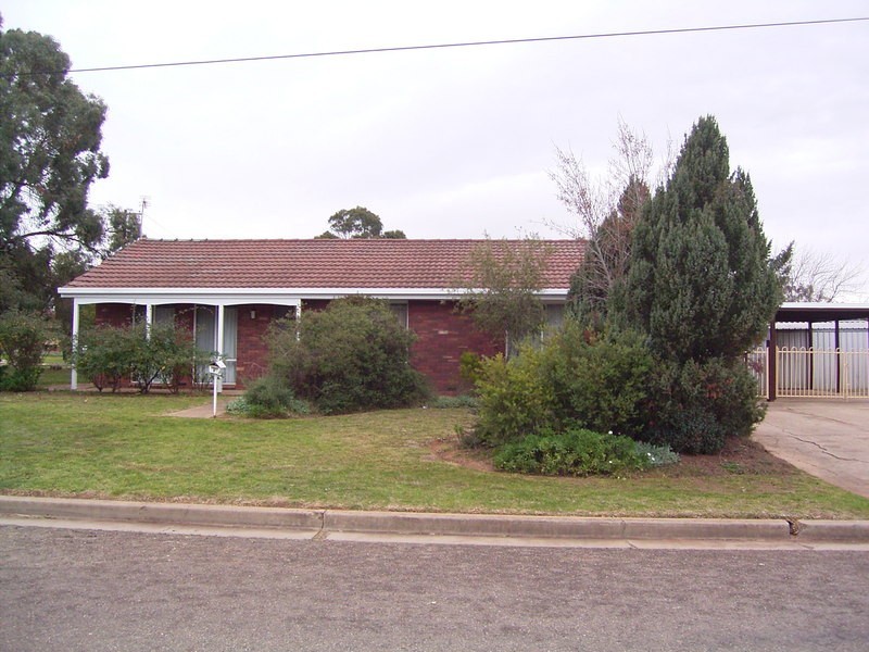 5 Eyre Street, Lake Albert NSW 2650