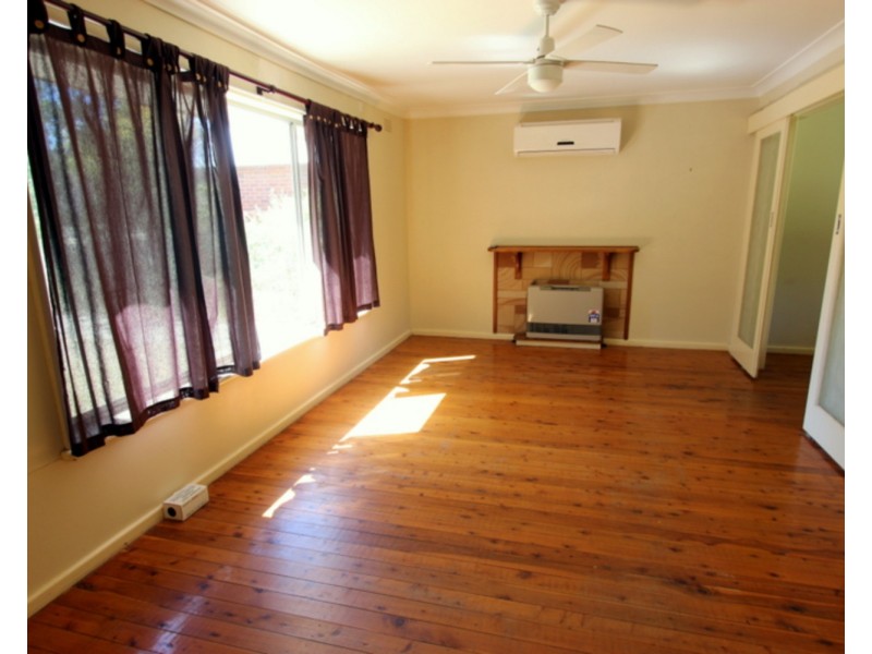 8 Thomas Street, Wagga Wagga NSW 2650