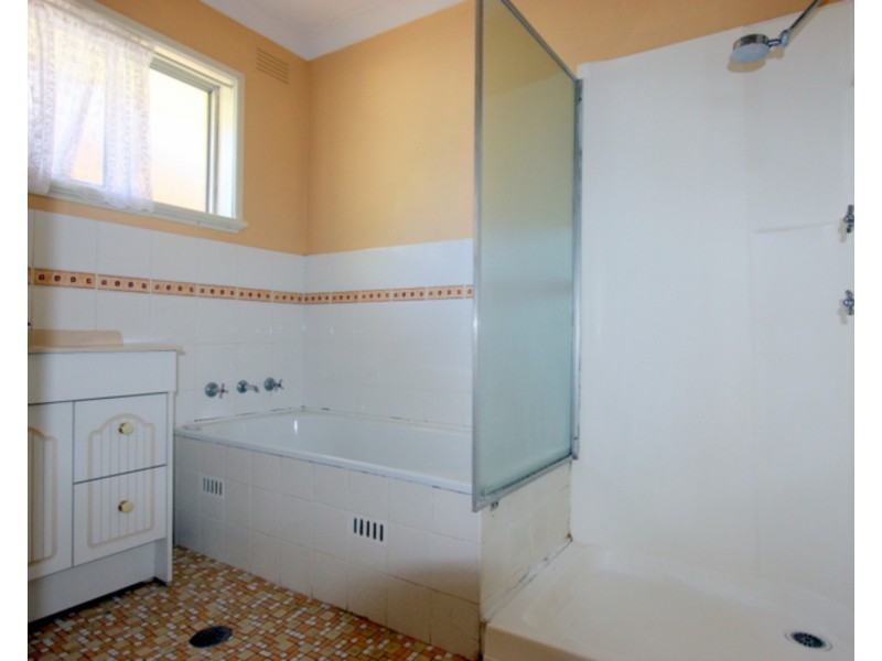 8 Thomas Street, Wagga Wagga NSW 2650