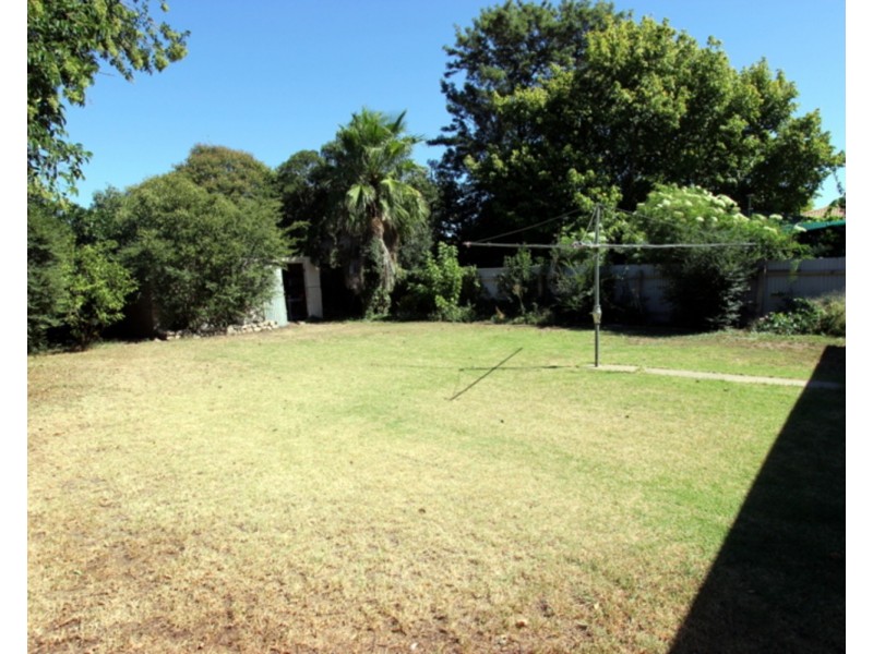 8 Thomas Street, Wagga Wagga NSW 2650