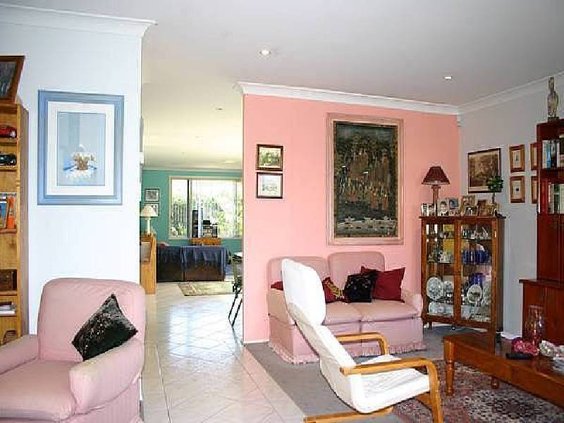 24 Forresters Beach Road, Forresters Beach NSW 2260