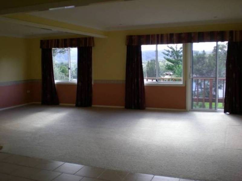 30 Joan Street, Forresters Beach NSW 2260