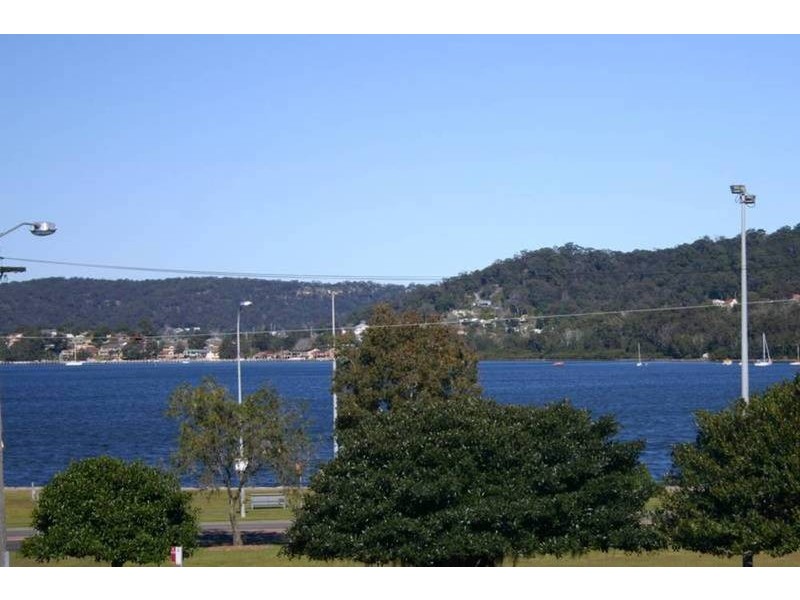 2/2 Broadview Avenue, Gosford NSW 2250