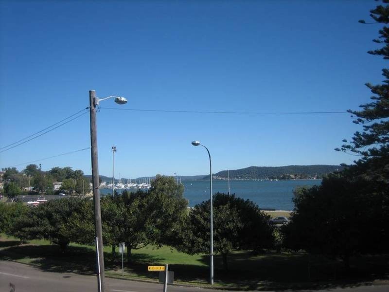 2/2 Broadview Avenue, Gosford NSW 2250