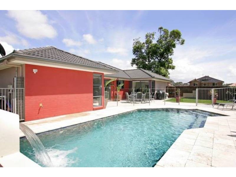 13 Bataan Circuit, Bateau Bay NSW 2261