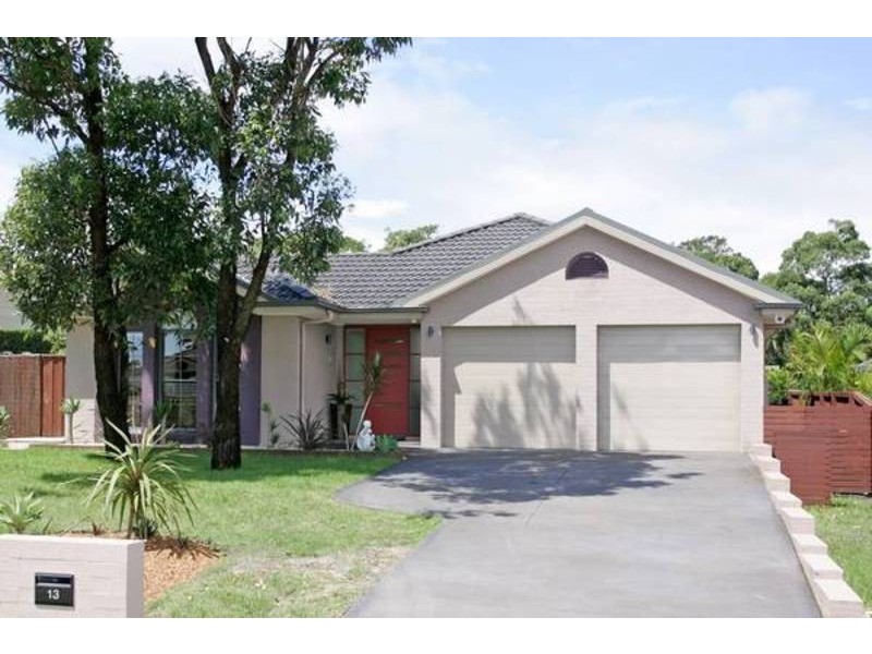 13 Bataan Circuit, Bateau Bay NSW 2261