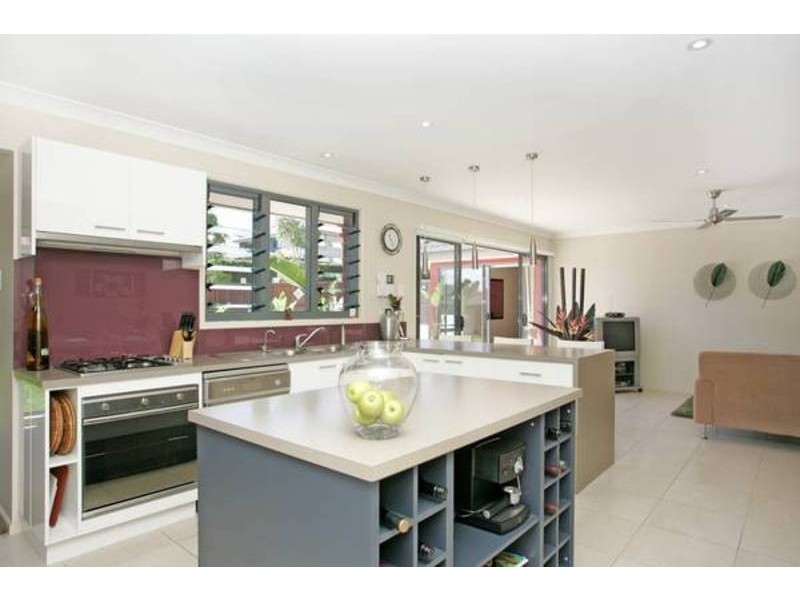 13 Bataan Circuit, Bateau Bay NSW 2261