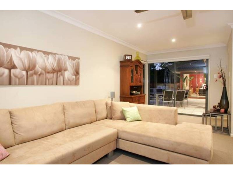 13 Bataan Circuit, Bateau Bay NSW 2261