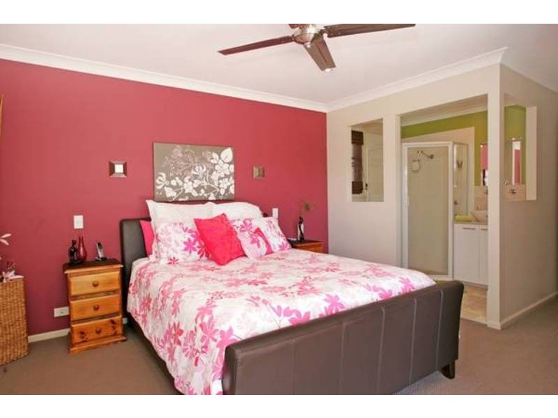 13 Bataan Circuit, Bateau Bay NSW 2261