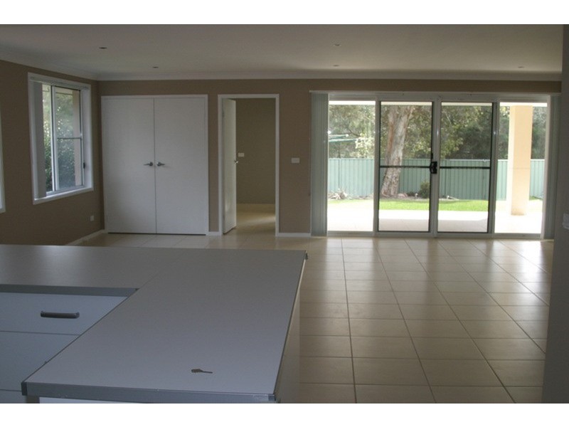 6 John Street, Forresters Beach NSW 2260