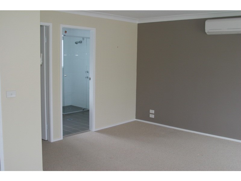 6 John Street, Forresters Beach NSW 2260