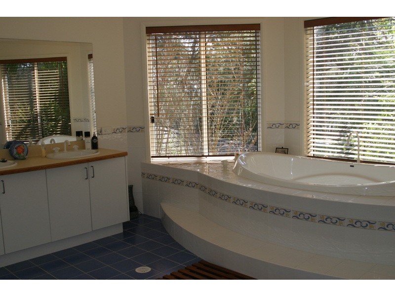 12 Harbour Street, Bateau Bay NSW 2261