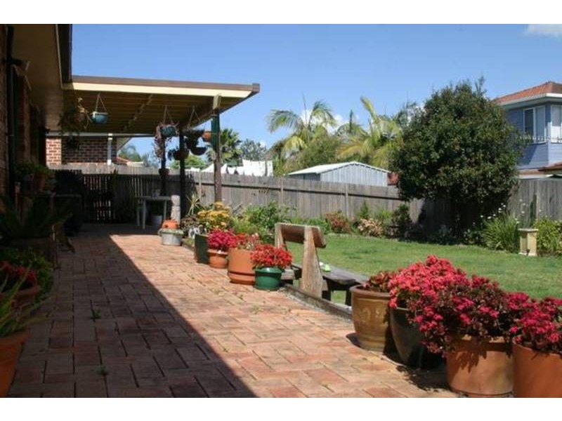 11 Sir Joseph Banks Drive, Bateau Bay NSW 2261