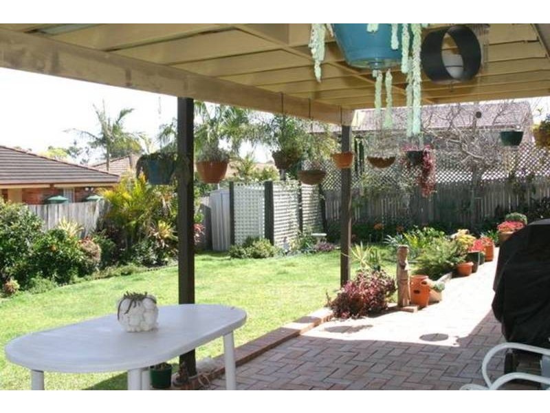 11 Sir Joseph Banks Drive, Bateau Bay NSW 2261