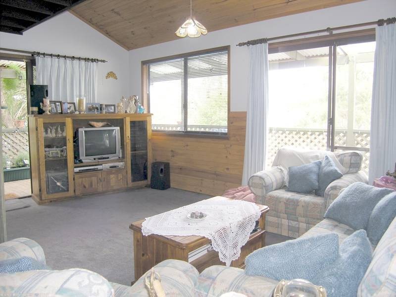 10 Yumbool Close, Forresters Beach NSW 2260