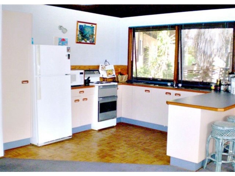 10 Yumbool Close, Forresters Beach NSW 2260