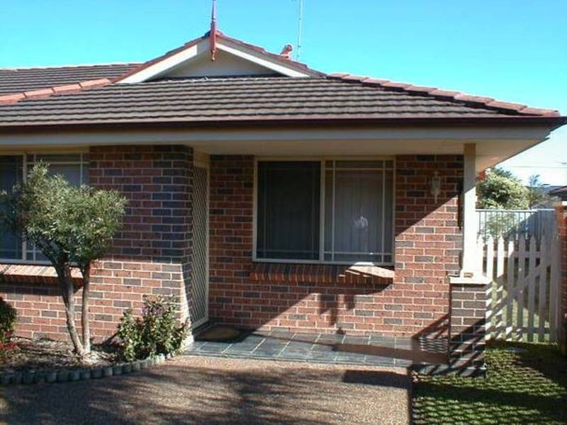 4/2 Finch Place, Bateau Bay NSW 2261