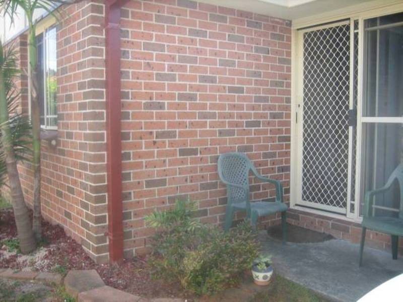 4/2 Finch Place, Bateau Bay NSW 2261