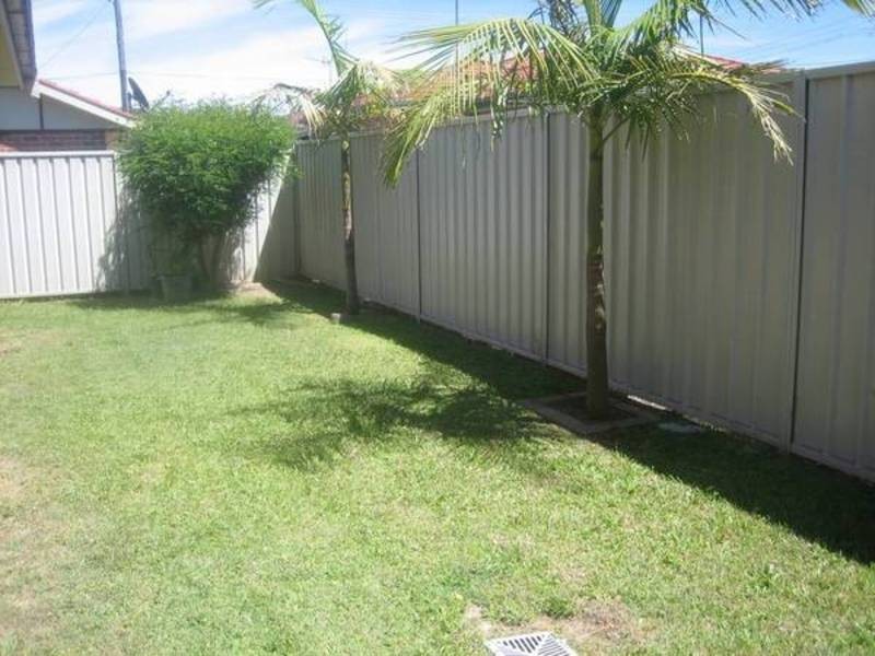 4/2 Finch Place, Bateau Bay NSW 2261