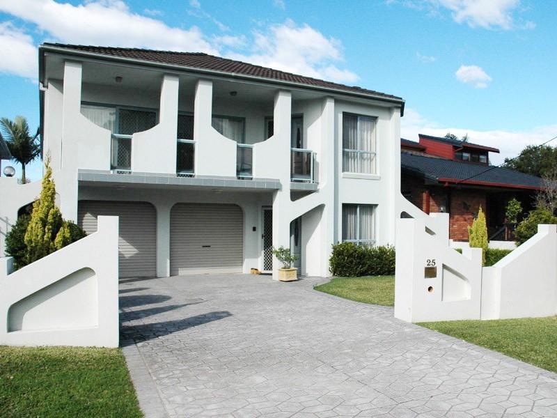 25 Caroline Street, East Gosford NSW 2250