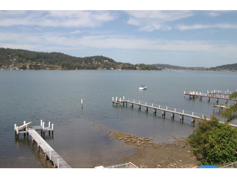 25 Caroline Street, East Gosford NSW 2250