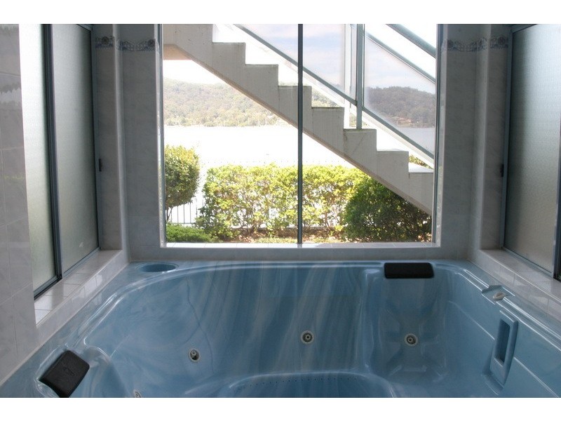 25 Caroline Street, East Gosford NSW 2250