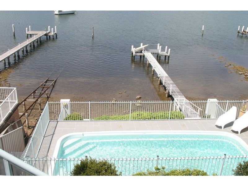 25 Caroline Street, East Gosford NSW 2250