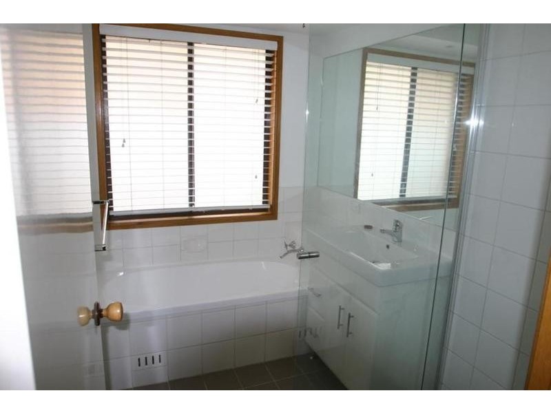 51 Noorong Avenue, Forresters Beach NSW 2260