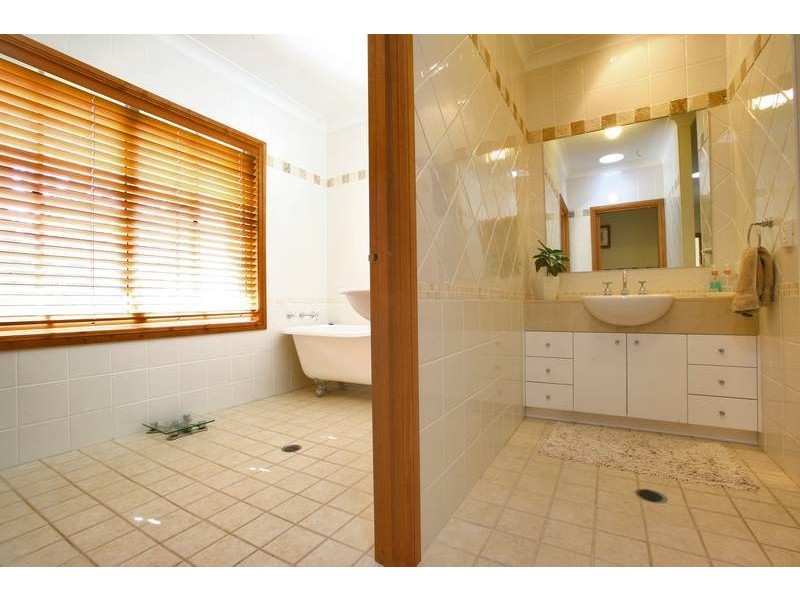 1a Okanagan Close, Wamberal NSW 2260