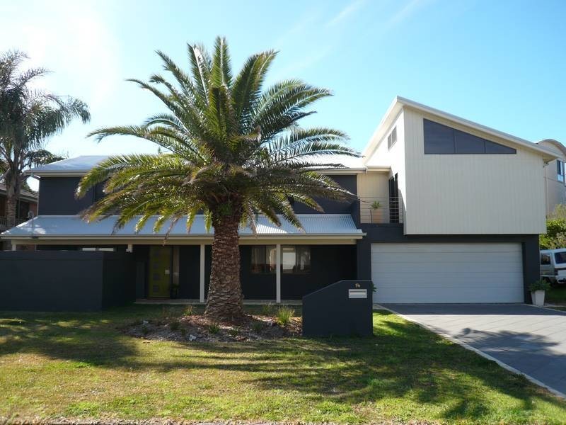 14 Bluewave Crescent, Forresters Beach NSW 2260