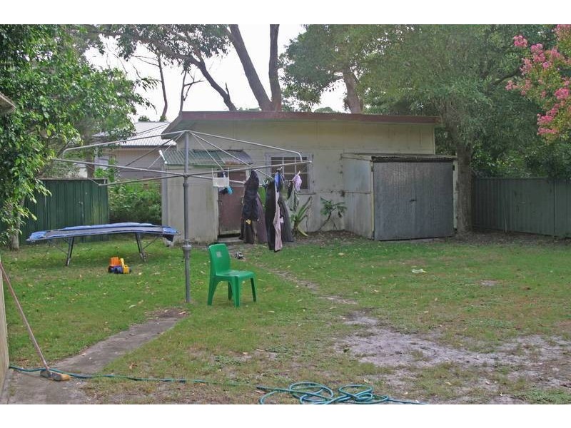 18 Point Street, Bateau Bay NSW 2261